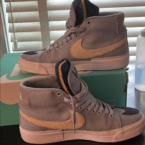 Nike SB Zoom Blazer Mid Edge